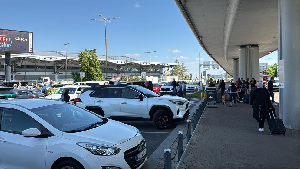 Komplikace na pražském letišti (2)