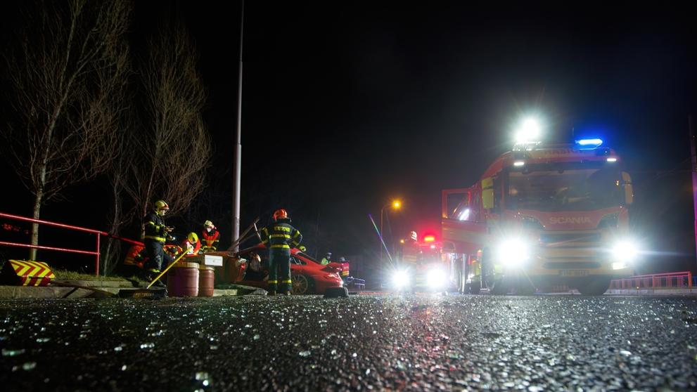 Při nehodě porsche v Ostravě se zranili dva lidé - 5