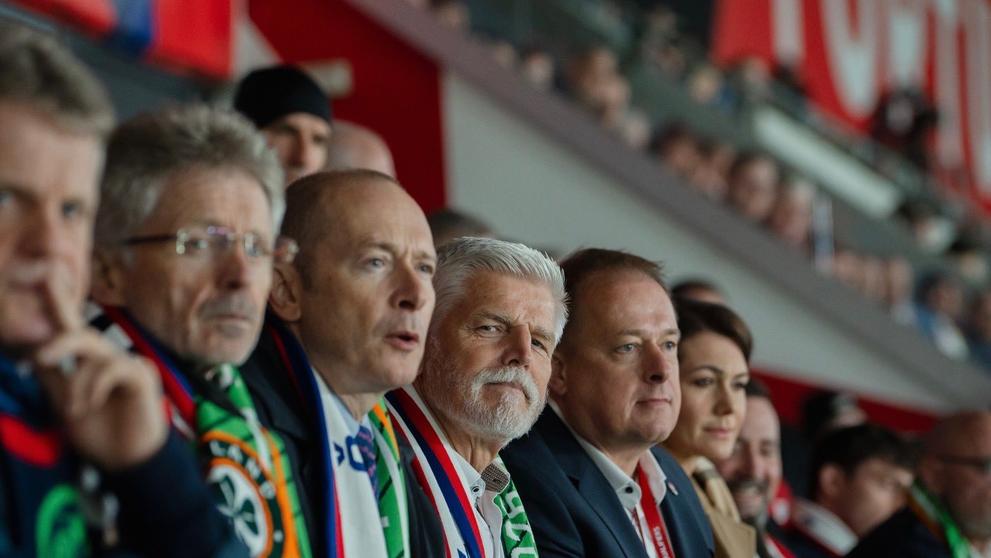 Prezident gratuloval českým fotbalistům k postupu