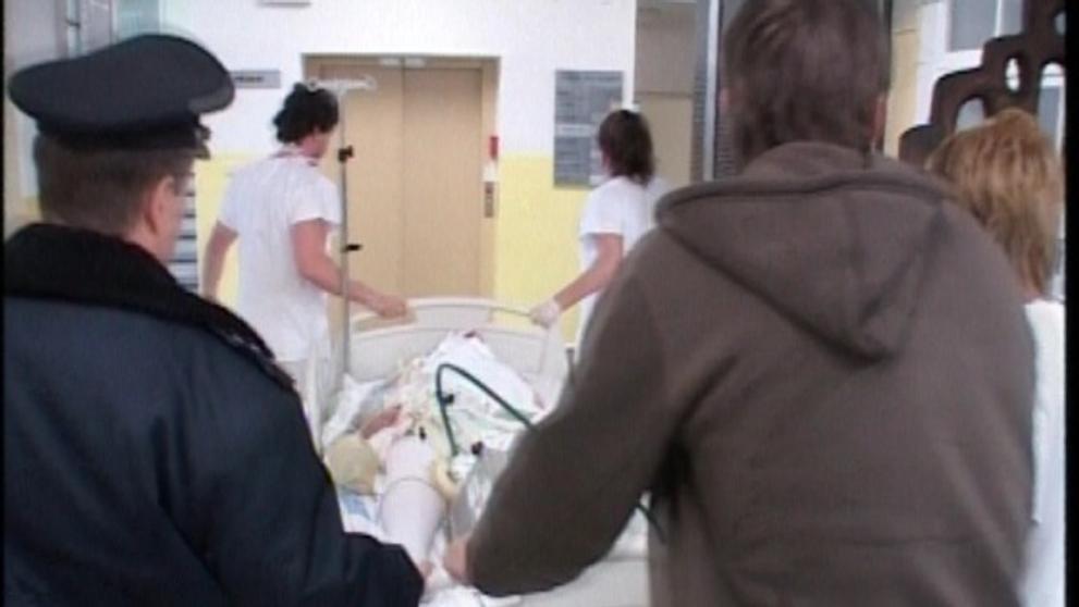 Pachatel hospitalizovaný v nemocnici s prostřelenou hlavou.
