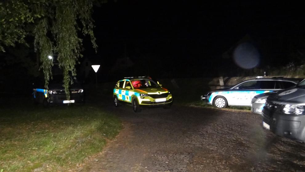 Těla našli v rybníce, který leží skoro uprostřed obce