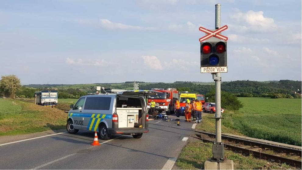 Smrtelná nehoda motorkáře na přejezdu u Kralup nad Vltavou - 4