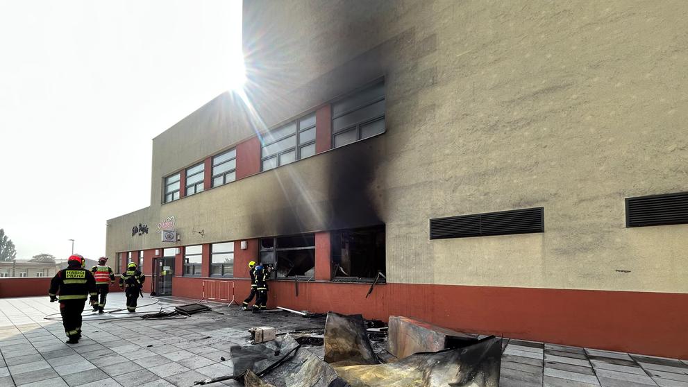 Požár samoobsluhy na sídlišti Dědina, Praha 6