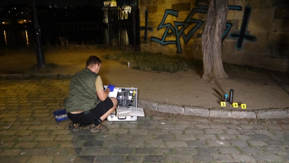 Kriminalistický technik zajistil stopy včetně sprejů
