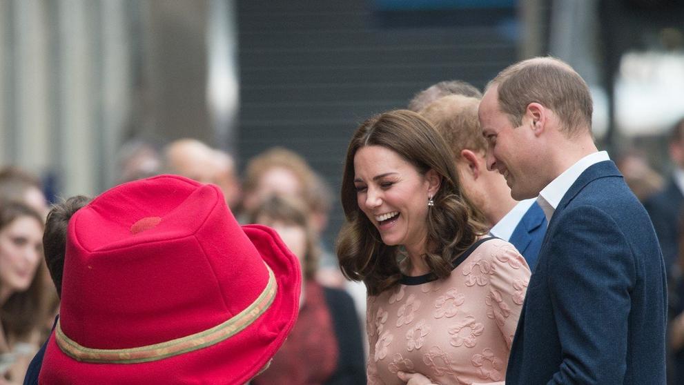 Těhotná Kate na veřejnosti tančila a smála se - 3