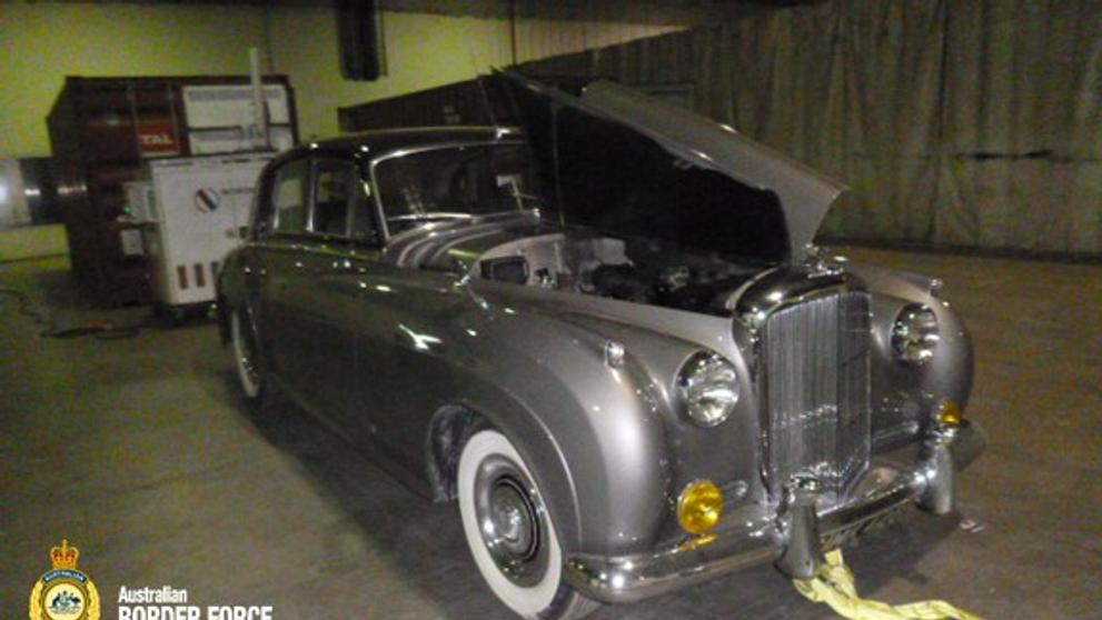 Bentley z roku 1960 ukrývalo balíky drog