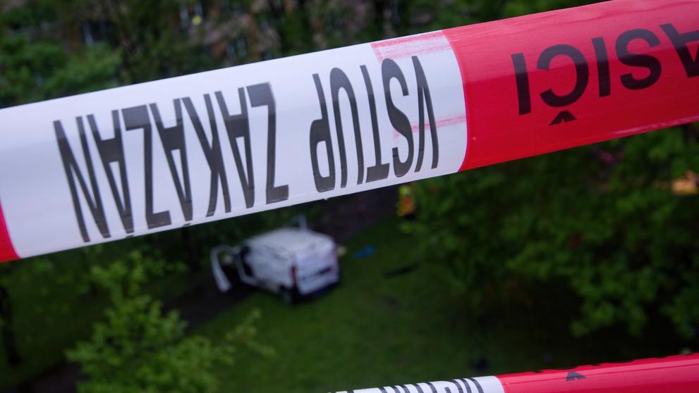 Auto po nehodě v Ostravě prorazilo zábradlí a spadlo z mostu - 7