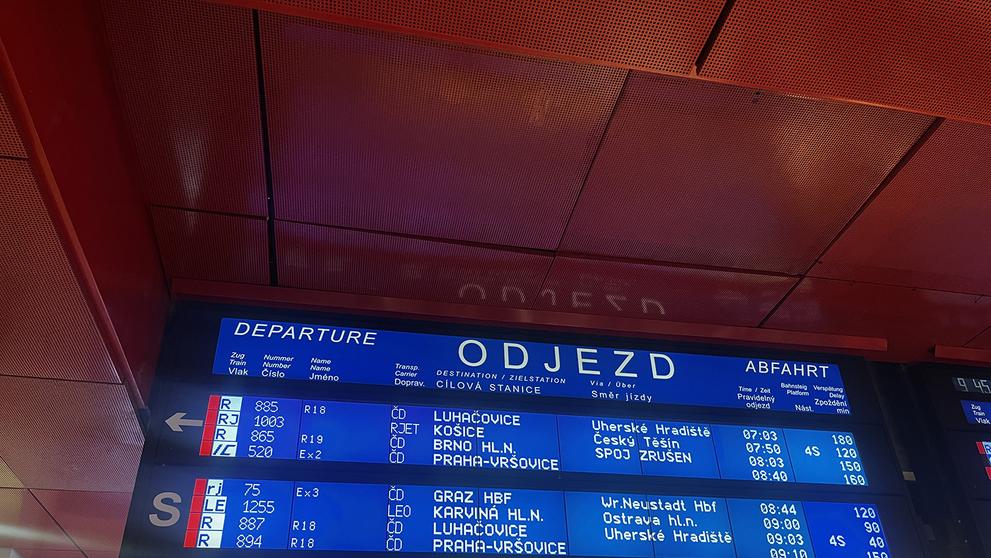 Situace na hlavním nádraží v Praze po kolizi na železničním koridoru (5)