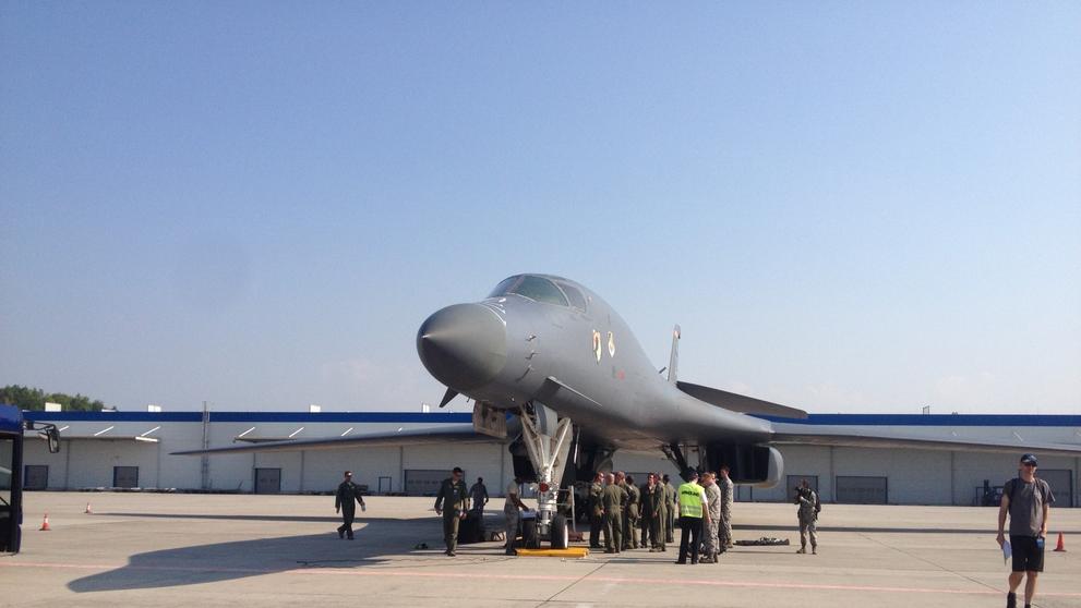 Nadzvukový bombardér B-1B Lancer přistál v ČR