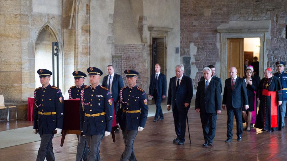 Miloš Zeman u korunovačních klenotů - 4
