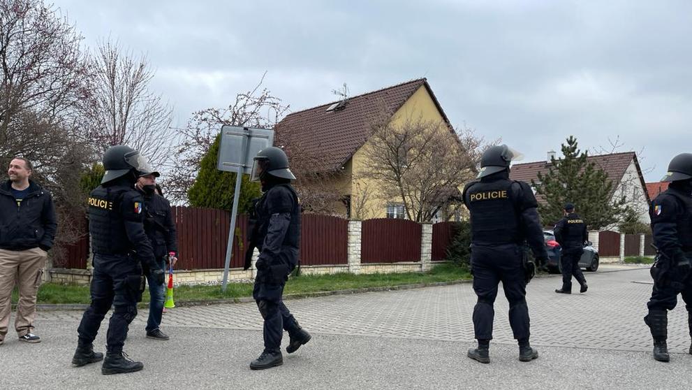Konflikt s demonstranty před domem vicepremiéra Jana Hamáčka - 9