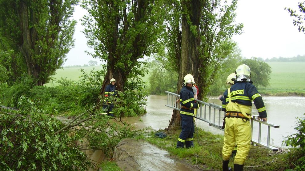 Na Příbramsku se protrhla hráz rybníka Linhart