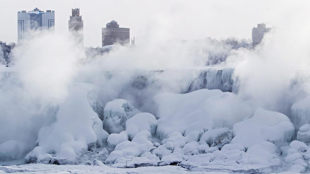 Zamrzlé Niagarské vodopády - 10