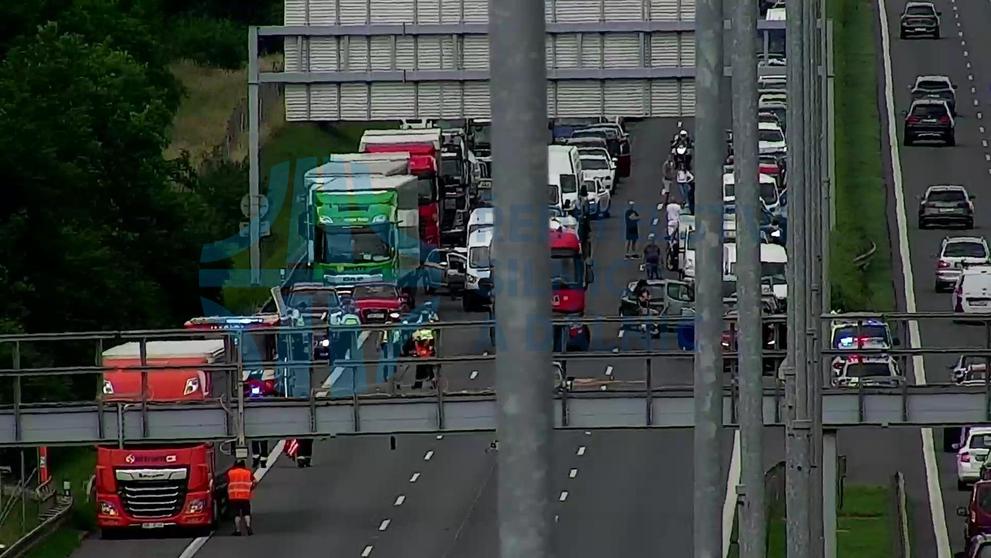 Vážná dopravní nehoda na D1 u Újezdu u Průhonic  (1)