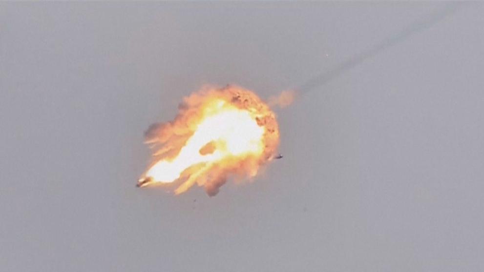 Kim Čong-un dohlíží na zkušební střelbu protiletadlového raketového systému