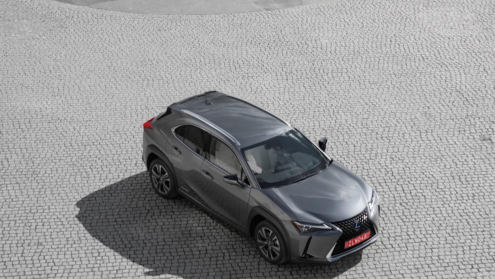 Hybridní crossover Lexus UX 250h - 9