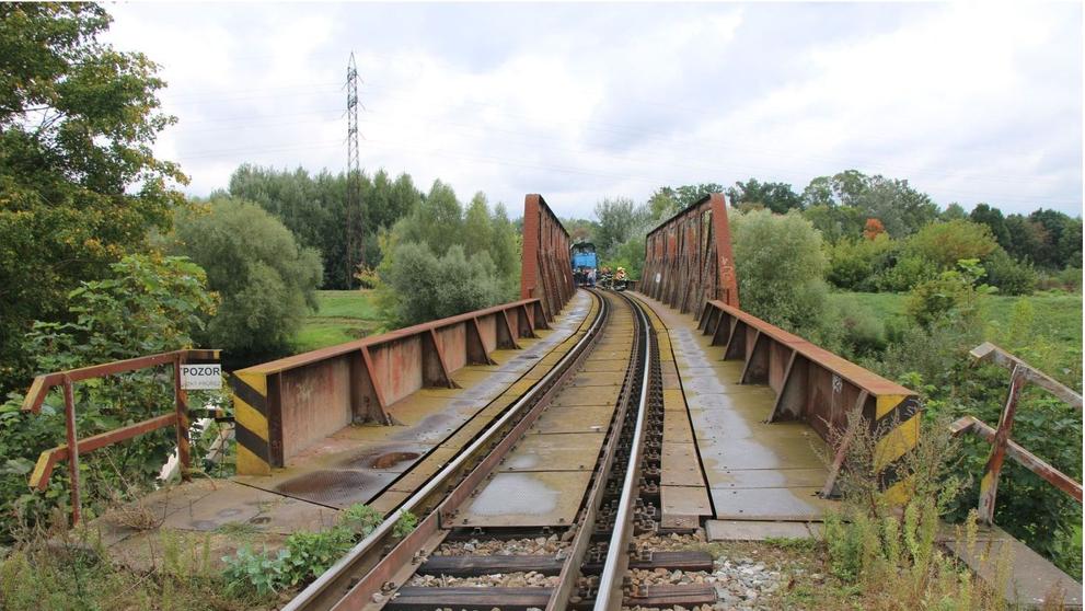Průvodčí vypadl z vlaku  (3)