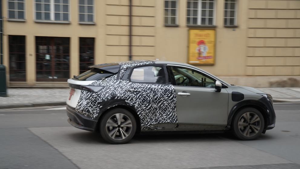 Testovací muly Nissanu v centru Prahy