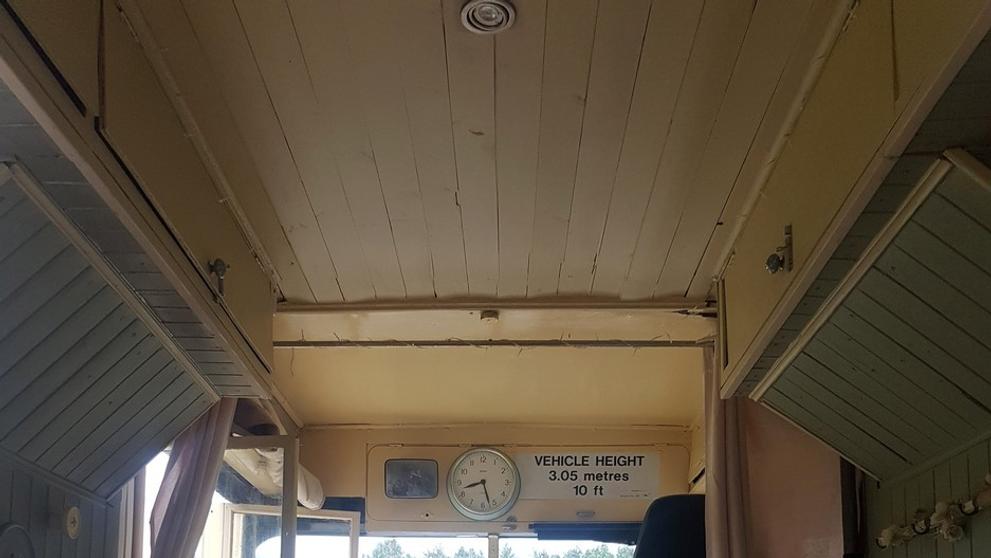 Ze starého autobusu muž postavil mobilní dům pro svoji rodinu - 3