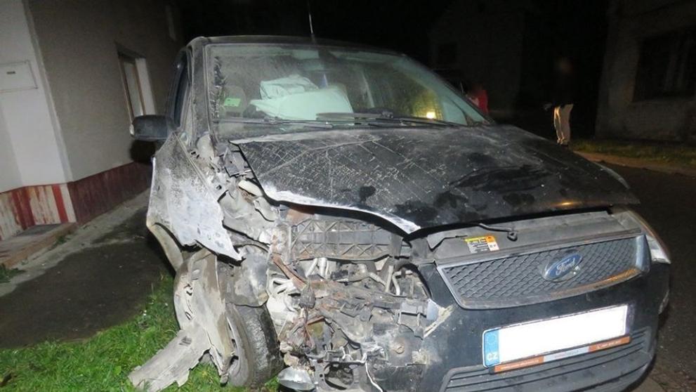 Auto narazilo do domu - 3