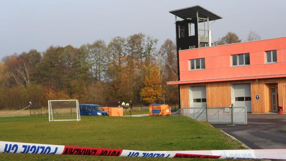 U hasičské zbrojnice leželo tělo nahého muže - 7