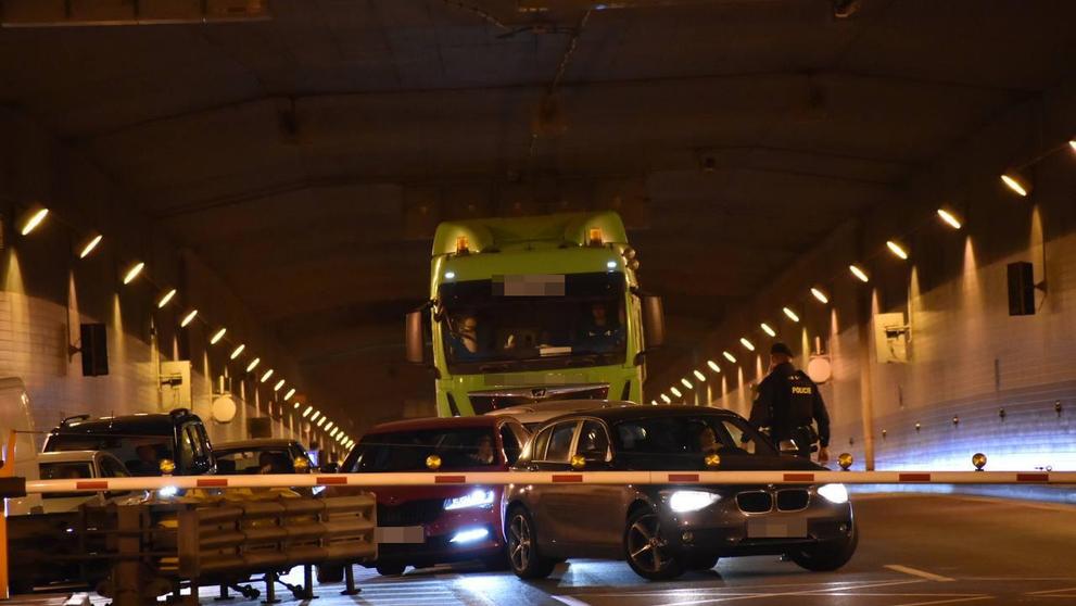 Hromadná dopravní nehoda v Bubenečském tunelu