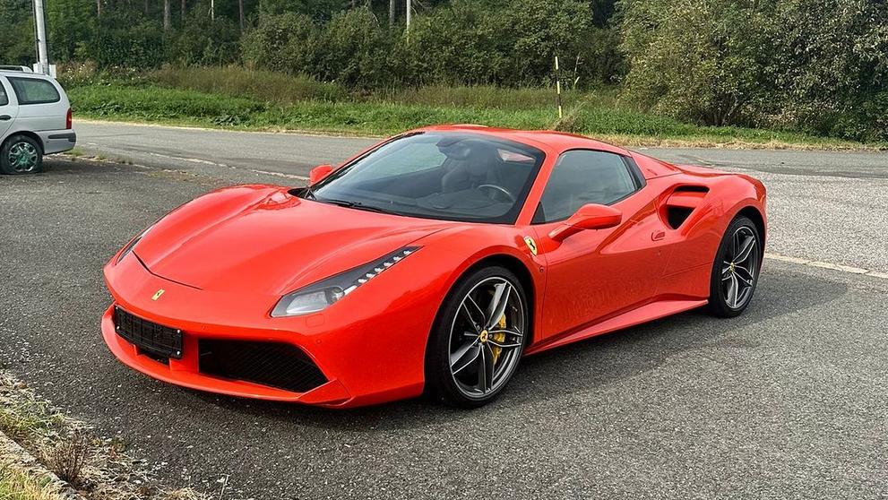 Ferrari GTC4Lusso a Ferrari 488 Spider