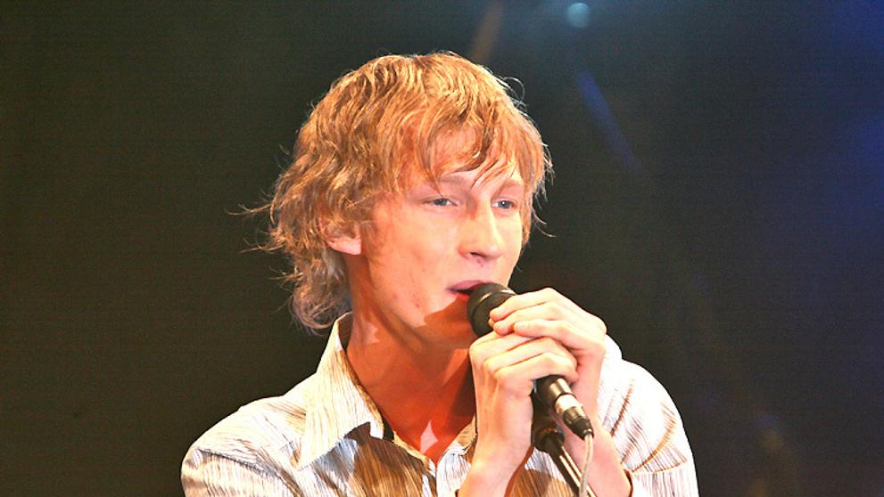 Zbyněk Drda při svém prvním pražském koncertě, v rámci kterého také pokřtil své debutové CD Pohled do očí. 