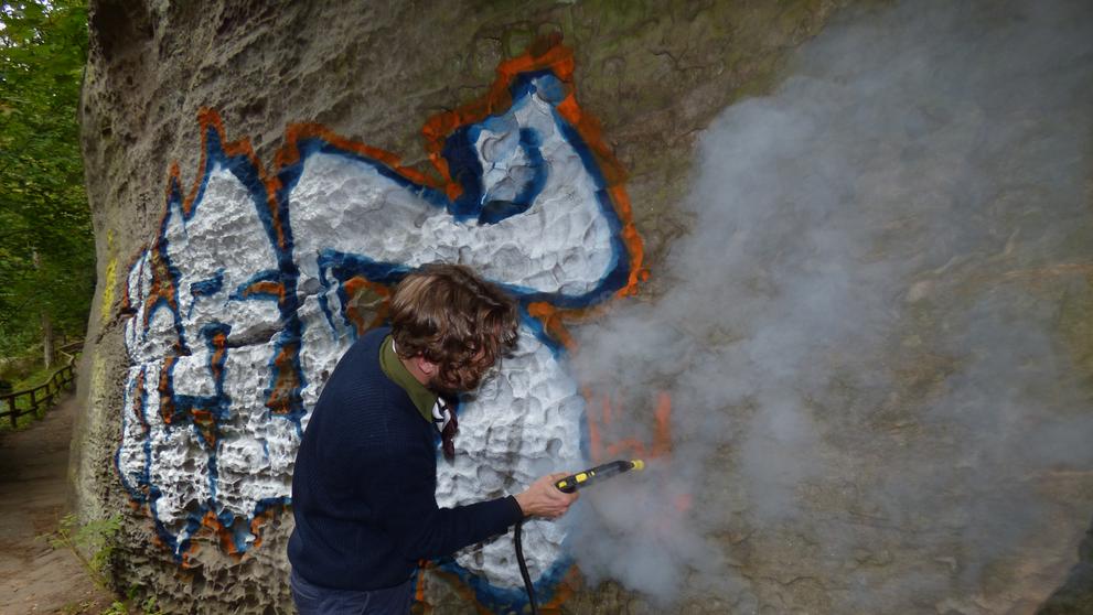 Odstranění graffiti v Edmundově soutěsce  (3)