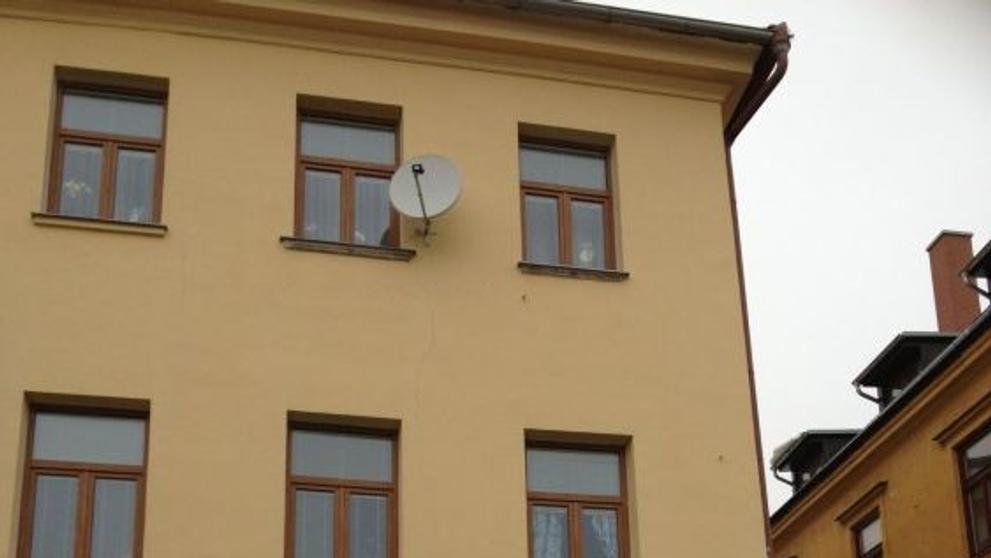 Památník za zavražděnou Petru u domu, kde byla zavražděna - 10