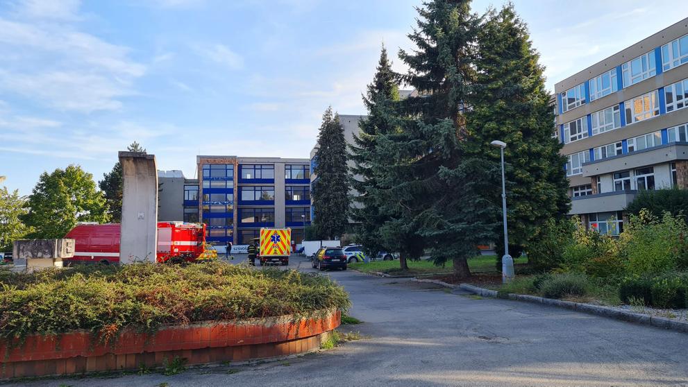 Ve škole v Plzni unikla neznámá látka (2)