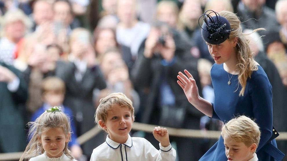 Princ George tropí vylomeniny během královské svatby