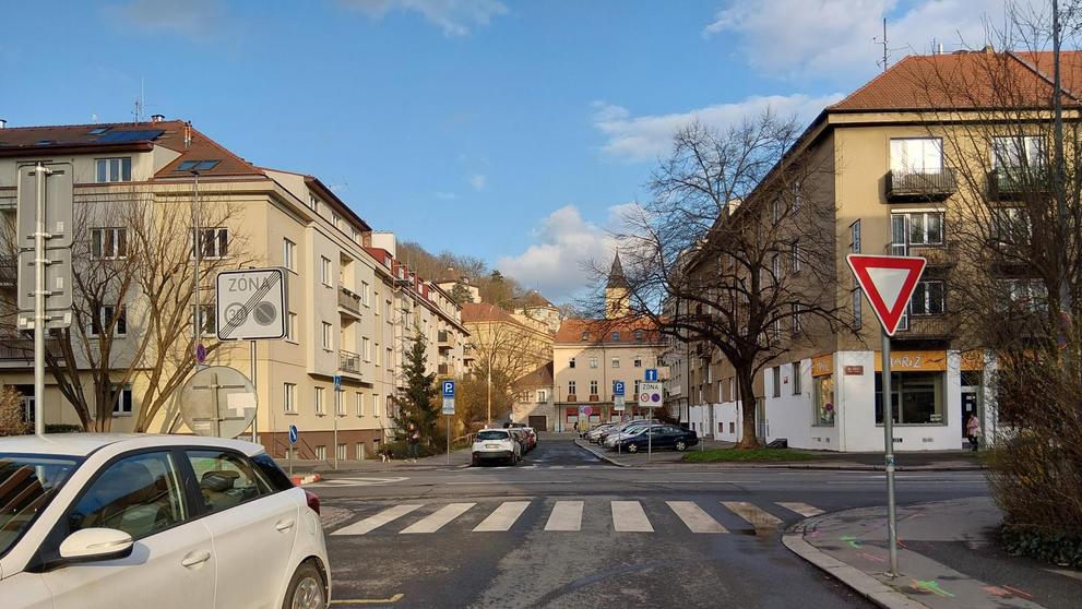 Řidič srazil 11letou dívku a ujel