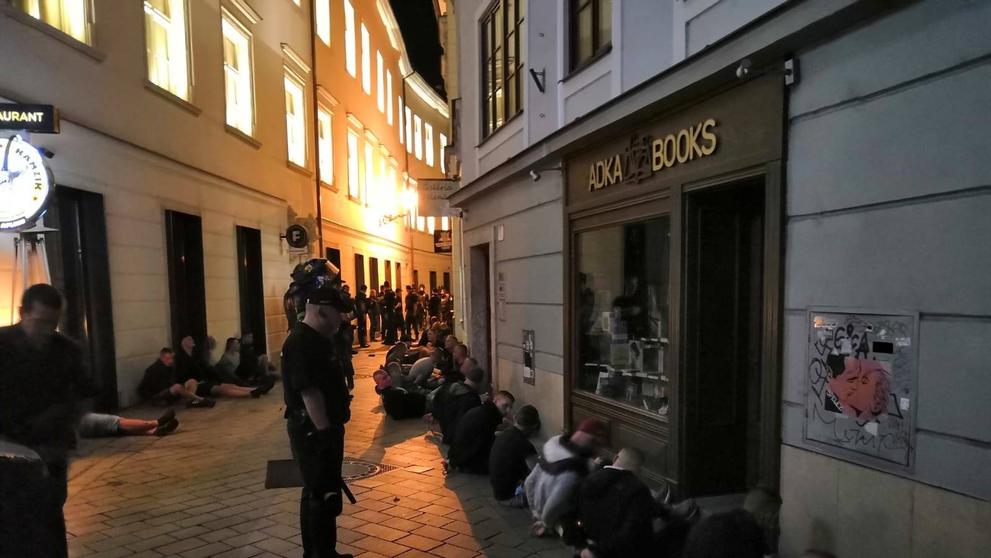 Policie zadržela desítky výtržníků