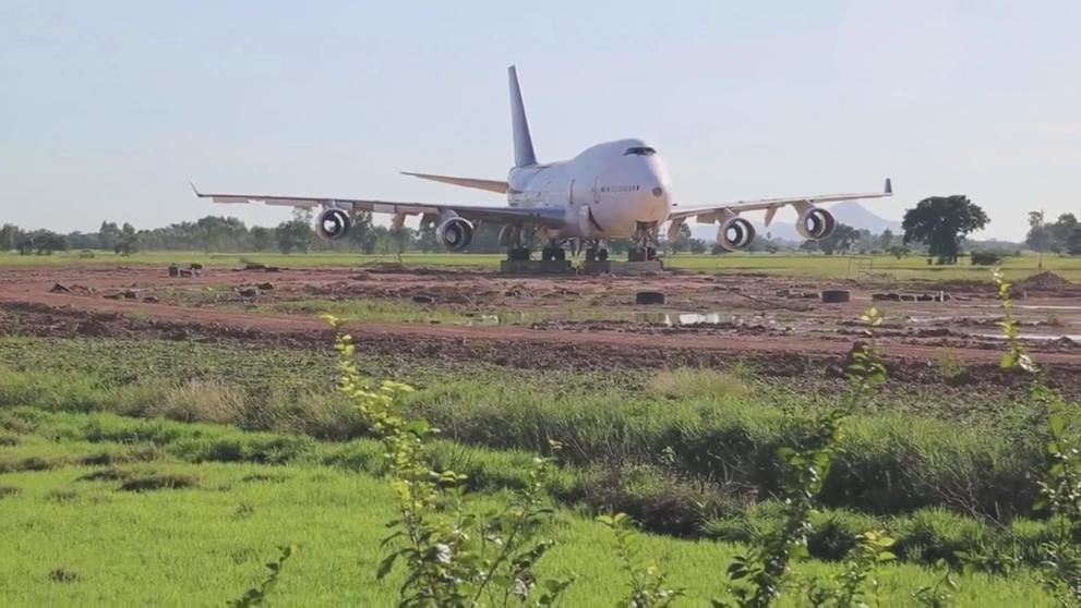 Boeing 747 na zahradě - 7