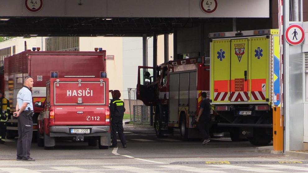 Zásah hasičů a záchranářů a protichemické služby u budovy BIS - 2