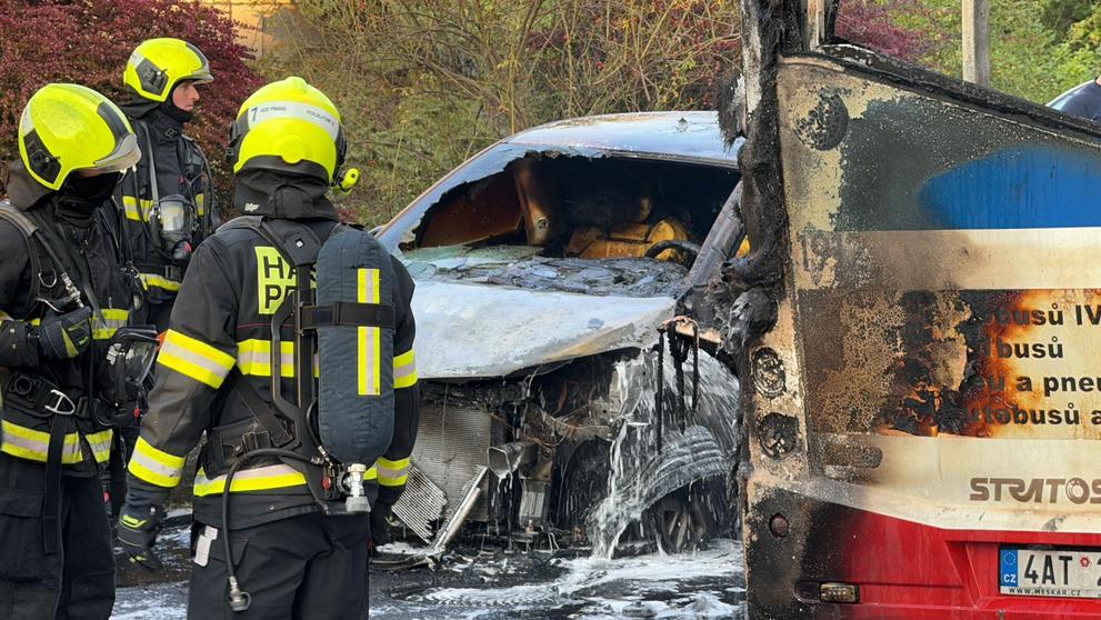 Požár autobusu v pražských Radlicích (2)