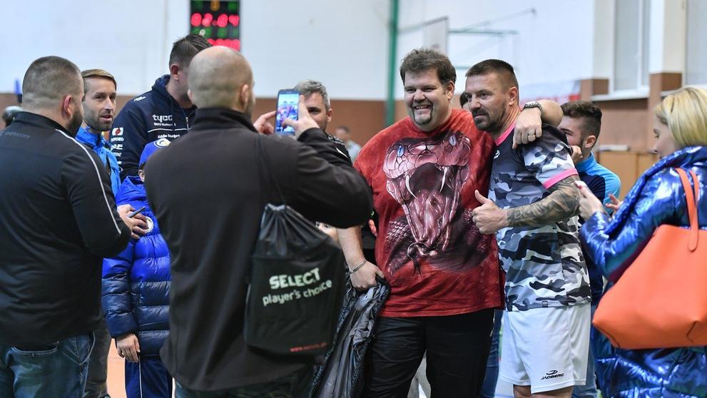 Po zápase se Řepka fotil s fanoušky
