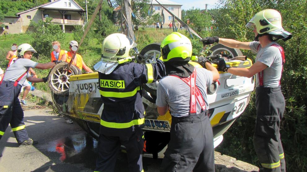 Barum Ralley - auto skončilo v potoce - 6