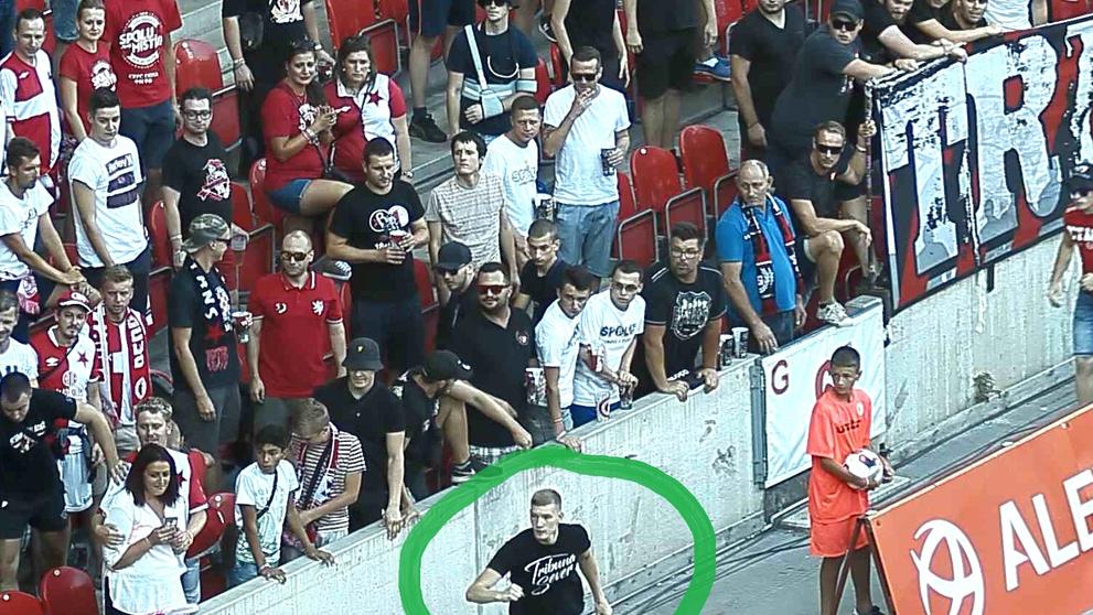 Pátrání po mužích podezřelých z výtržnictví na fotbalovém stadionu - 1