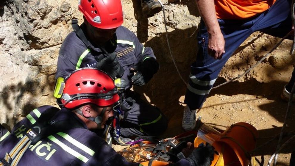 Záchrana muže uvězněného čtyři dny v jeskyni na Berounsku-2