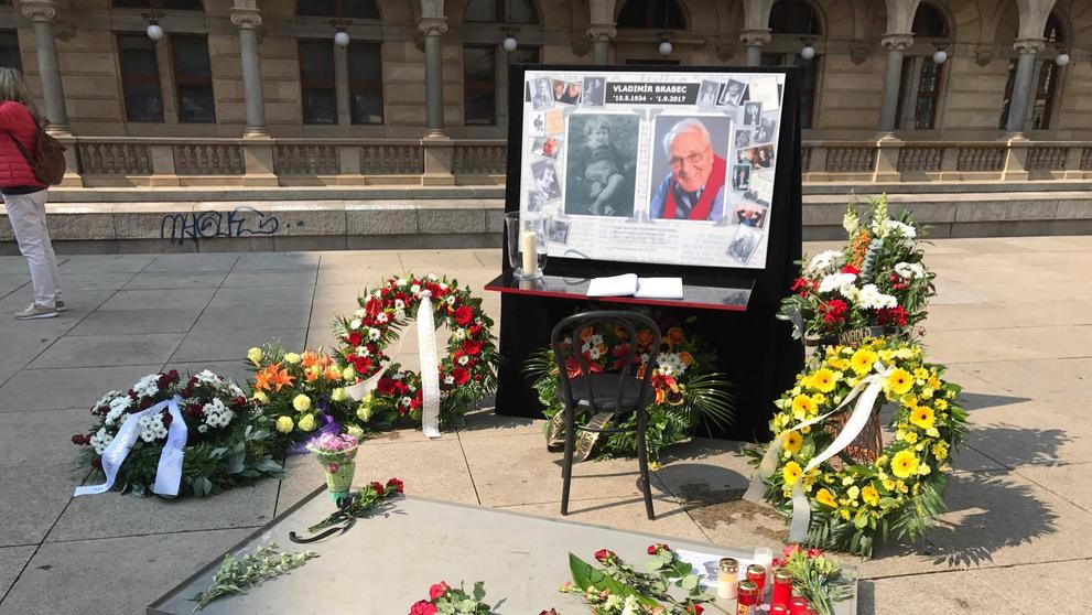 Poslední rozloučení s Vladimírem Brabcem u Národního divadla - 2