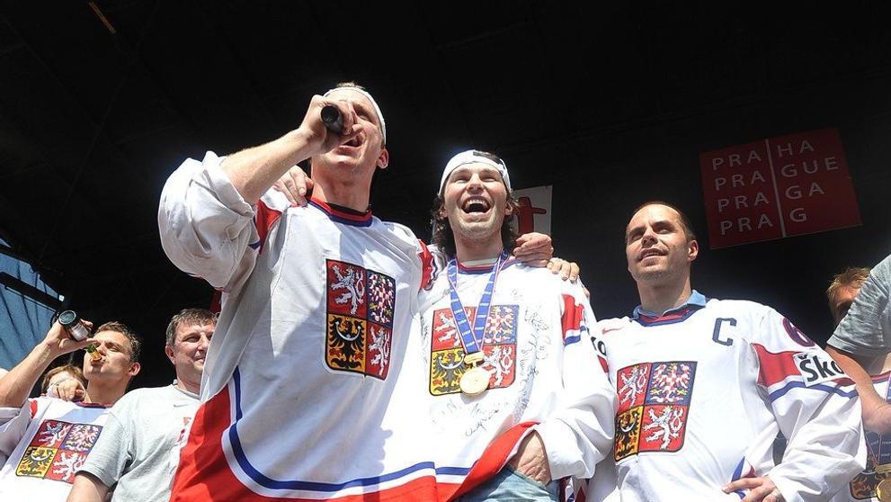 Jaromír Jágr a Petr Vampola při oslavách zlata v roce 2010