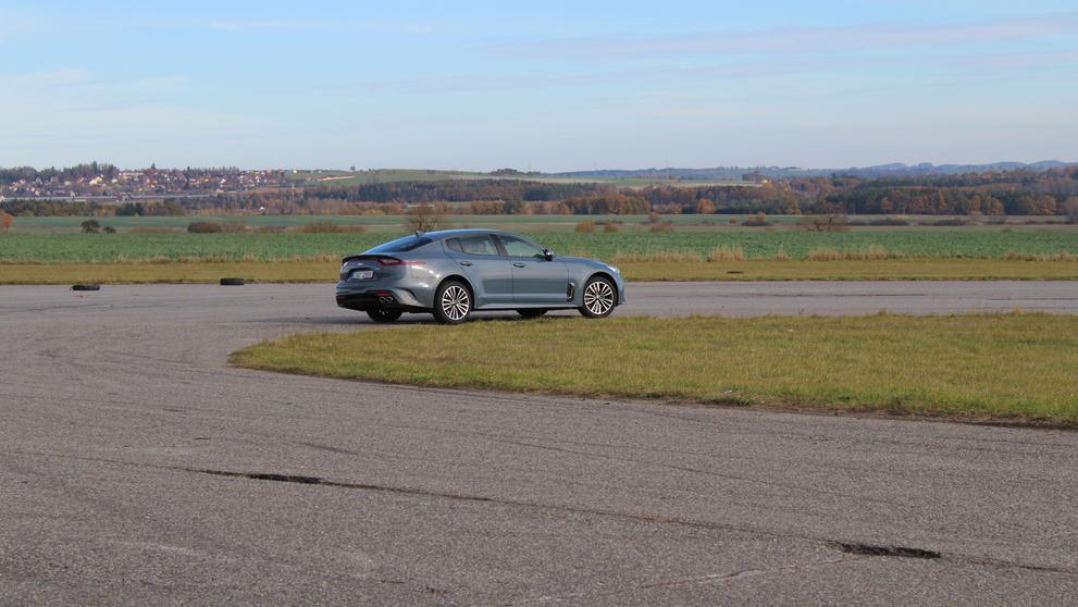 Kia Stinger - 33