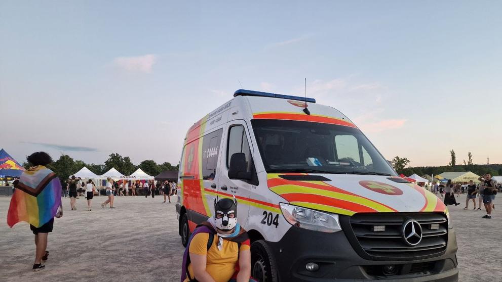 Dominik se považuje za sanitku (5)