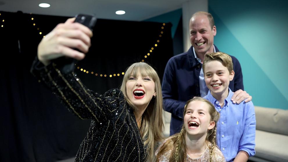 Taylor Swift s princeznou Charlotte, princem Georgem a princem Williamem, 22. 6. 2024