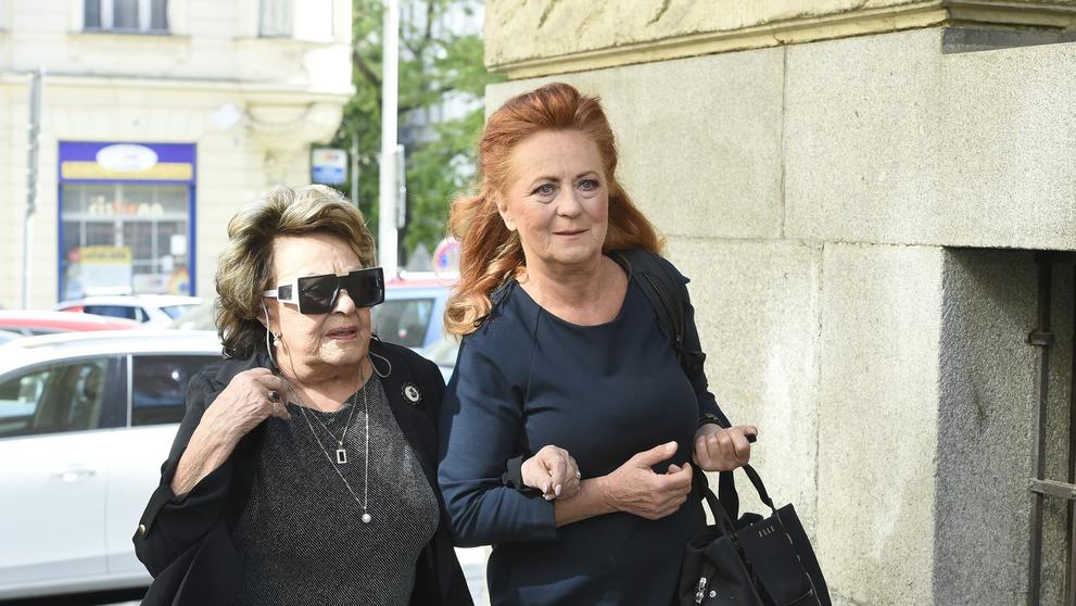 Jiřina Bohdalová a Simona Stašová na posledním rozloučení