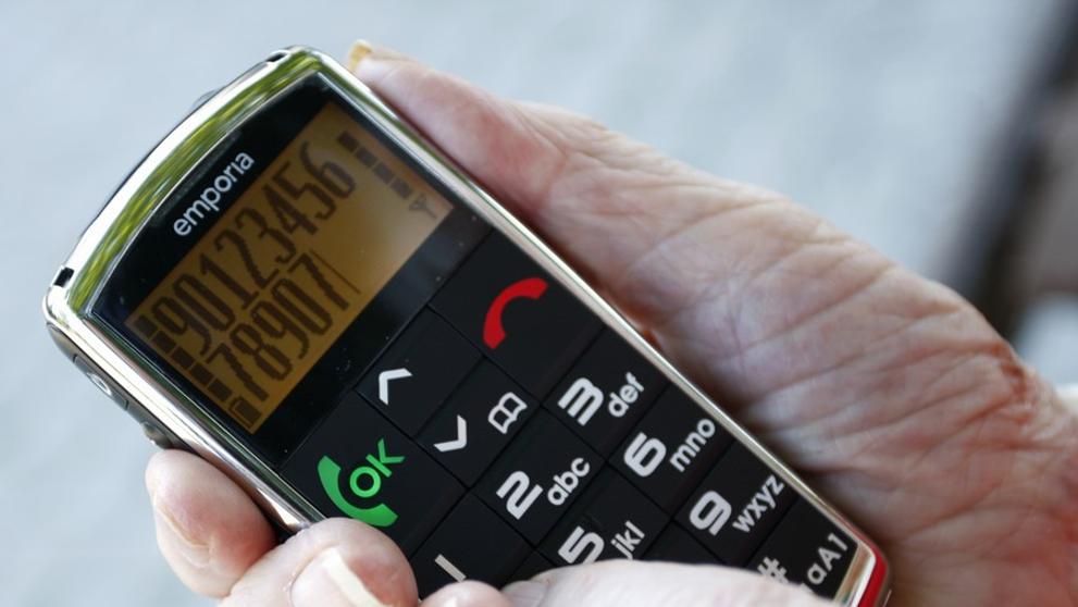 Mobilní telefon pro seniory - 3