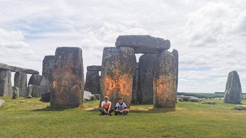 Aktivisté posprejovali Stonehenge (2)