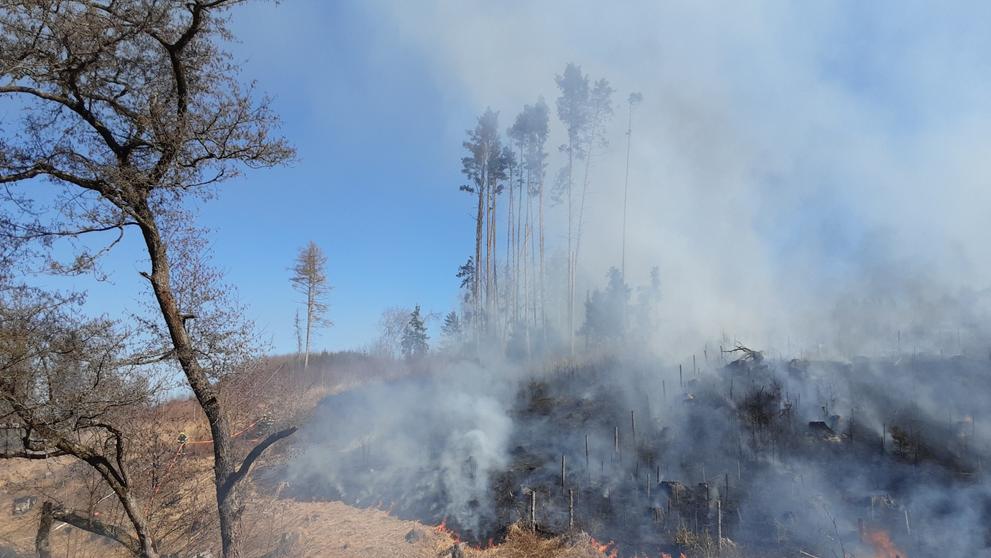 Třetí stupeň požárního poplachu na Pelhřimovsku (1)